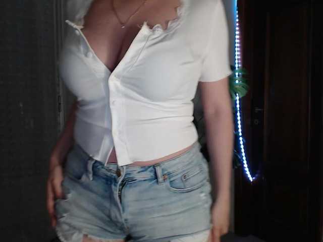 Alina-Lovely's BongaCams show and profile