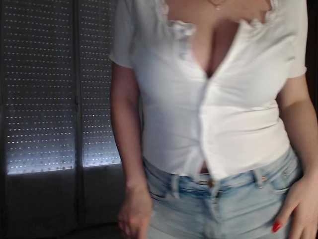 Alina-Lovely's BongaCams show and profile