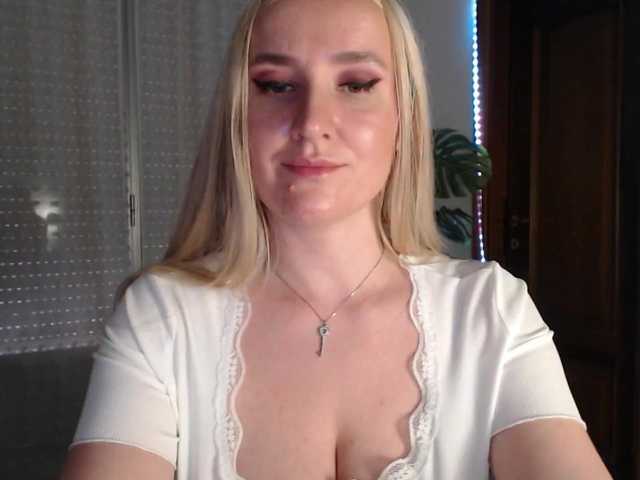 Alina-Lovely's BongaCams show and profile