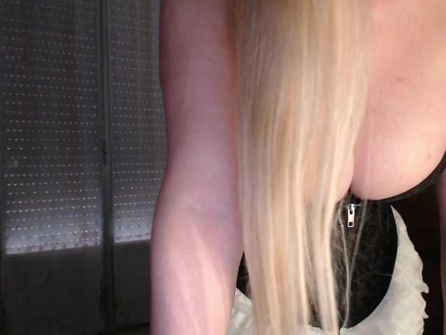 Alina-Lovely's BongaCams show and profile