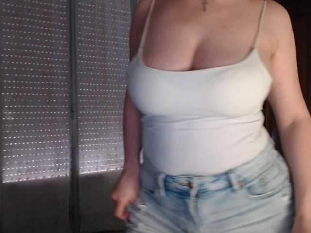 Alina-Lovely's BongaCams show and profile