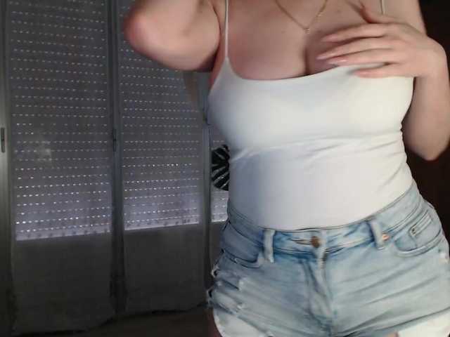 Alina-Lovely's BongaCams show and profile