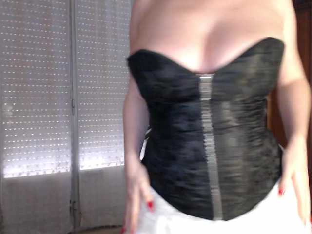 Alina-Lovely's BongaCams show and profile