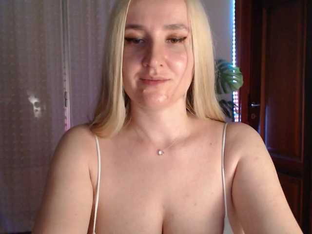 Alina-Lovely's BongaCams show and profile