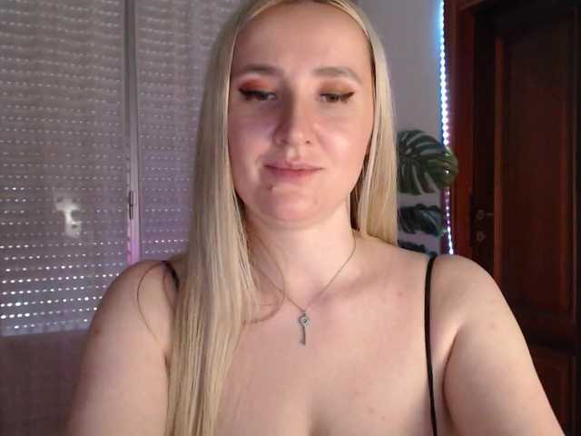 Alina-Lovely's BongaCams show and profile