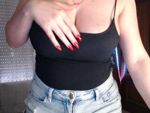 Alina-Lovely's BongaCams show and profile