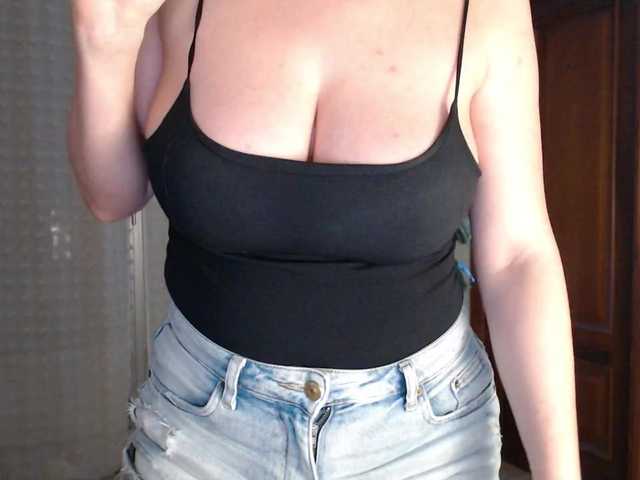 Alina-Lovely's BongaCams show and profile