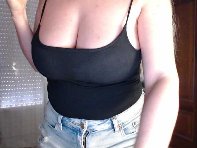 Alina-Lovely's BongaCams show and profile