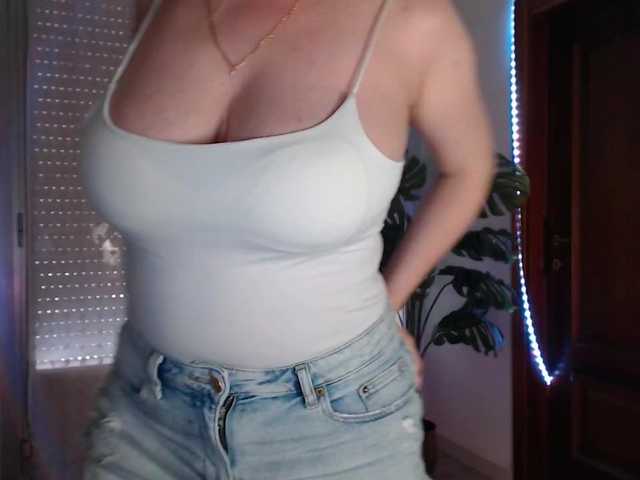 Alina-Lovely's BongaCams show and profile