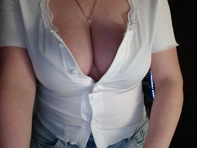 Alina-Lovely's BongaCams show and profile