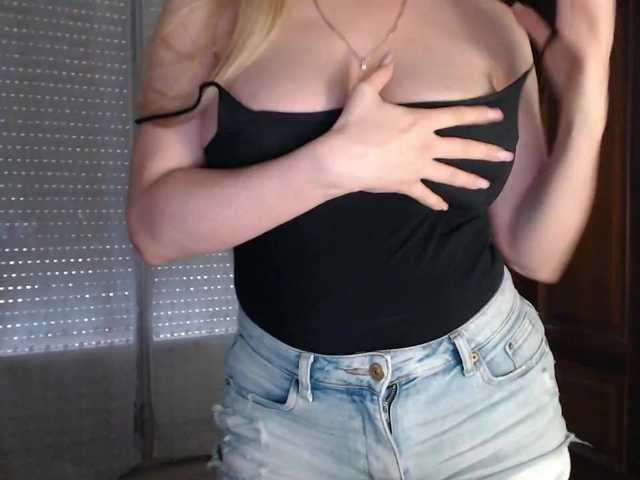 Alina-Lovely's BongaCams show and profile