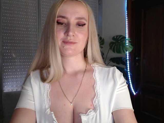 Alina-Lovely's BongaCams show and profile
