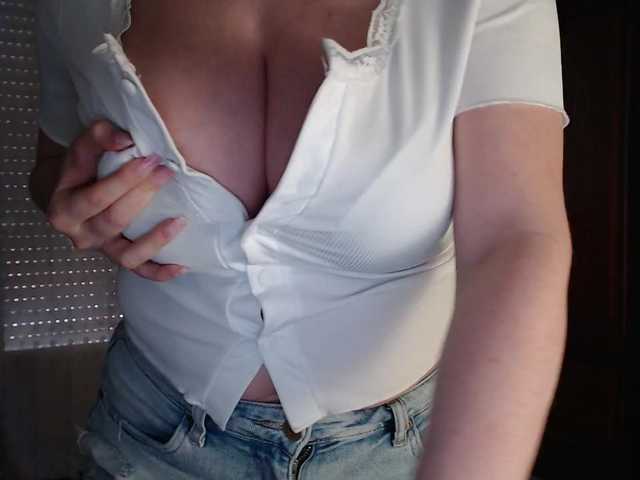 Alina-Lovely's BongaCams show and profile