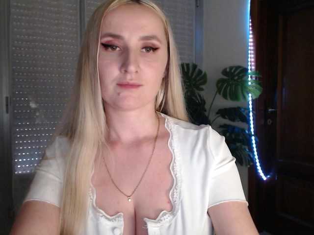 Alina-Lovely's BongaCams show and profile