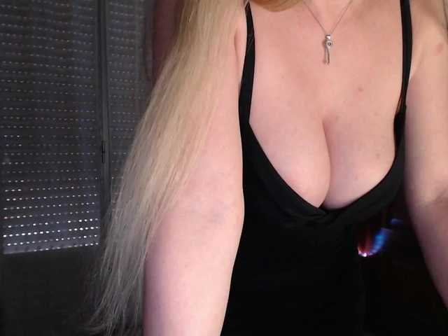 Alina-Lovely's BongaCams show and profile