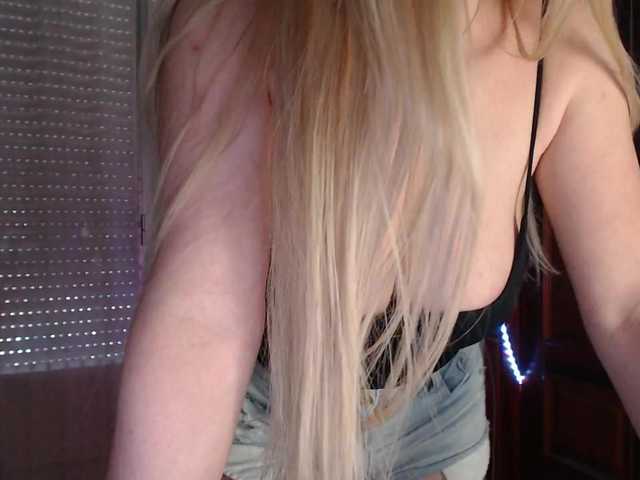 Alina-Lovely's BongaCams show and profile