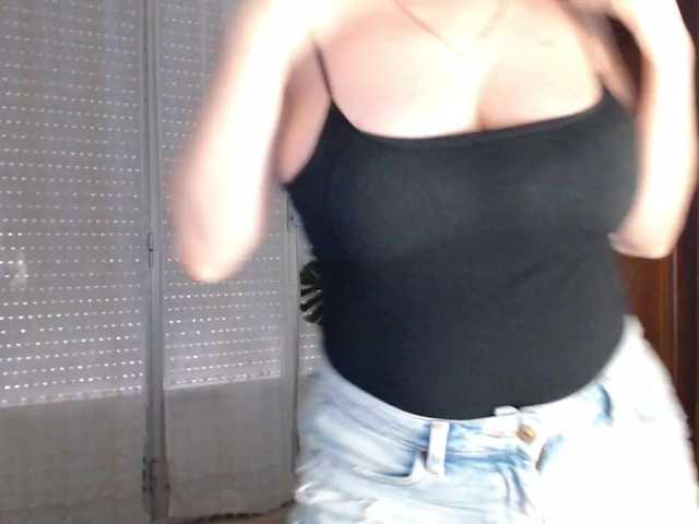 Alina-Lovely's BongaCams show and profile