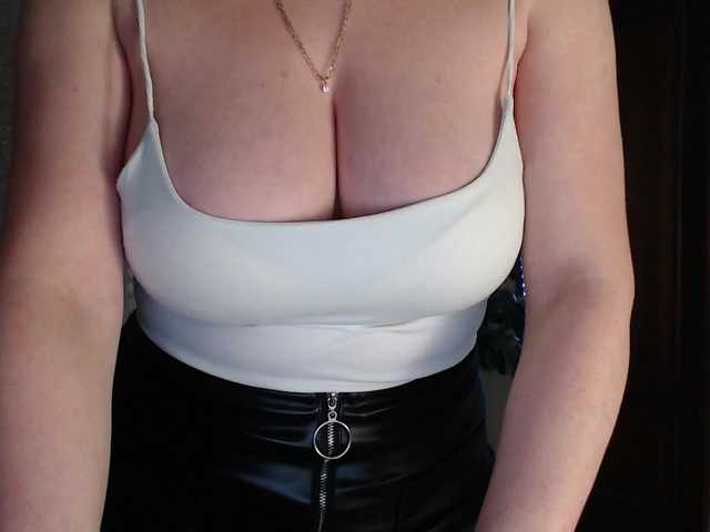 Alina-Lovely's BongaCams show and profile