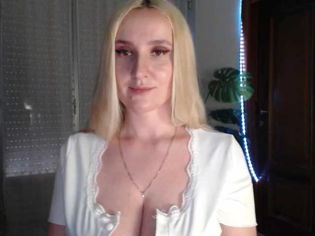 Alina-Lovely's BongaCams show and profile