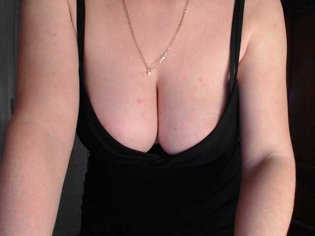 Alina-Lovely's BongaCams show and profile