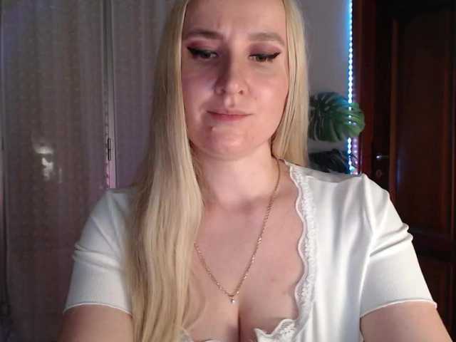 Alina-Lovely's BongaCams show and profile