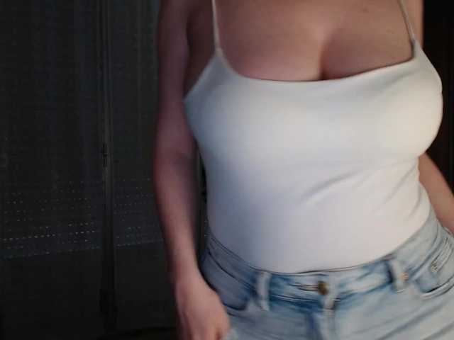 Alina-Lovely's BongaCams show and profile