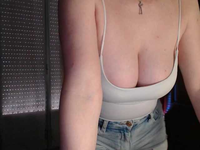 Alina-Lovely's BongaCams show and profile