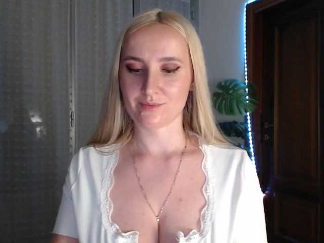 Alina-Lovely's BongaCams show and profile