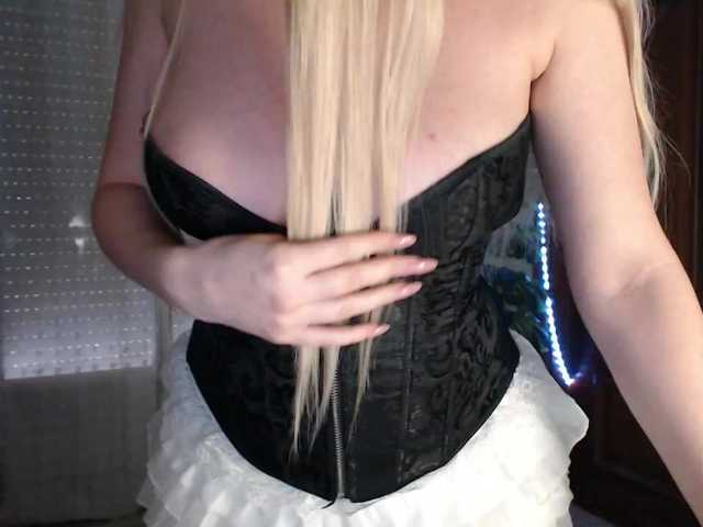 Alina-Lovely's BongaCams show and profile