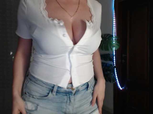 Alina-Lovely's BongaCams show and profile