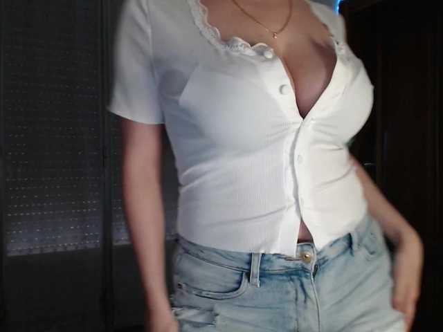 Alina-Lovely's BongaCams show and profile