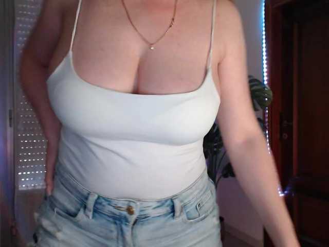 Alina-Lovely's BongaCams show and profile