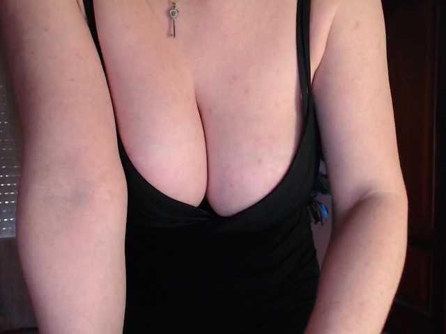 Alina-Lovely's BongaCams show and profile