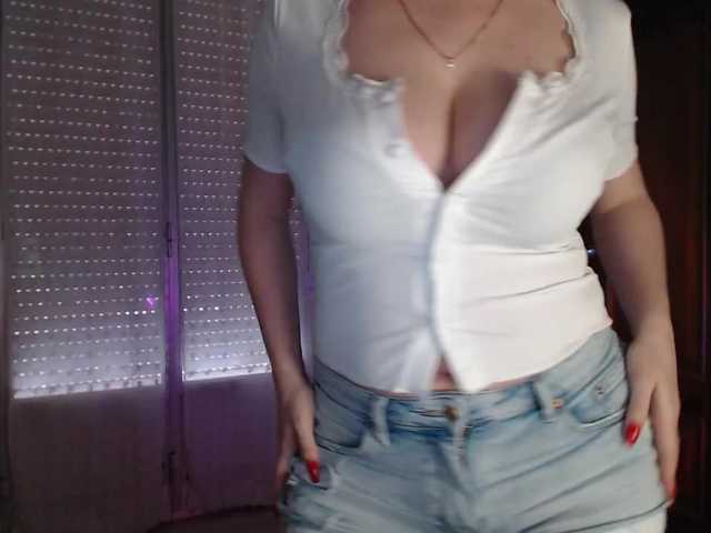 Alina-Lovely's BongaCams show and profile