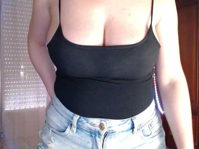 Alina-Lovely's BongaCams show and profile