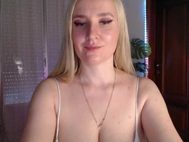 Alina-Lovely's BongaCams show and profile