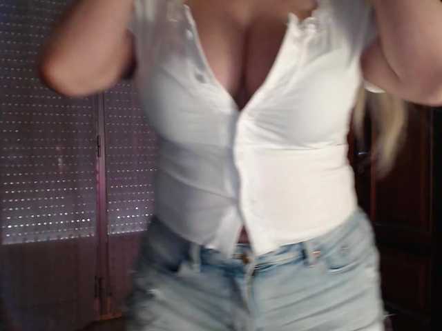 Alina-Lovely's BongaCams show and profile