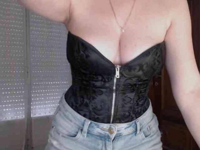 Alina-Lovely webcam
