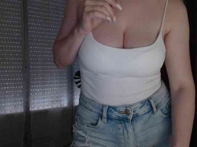 Alina-Lovely webcam