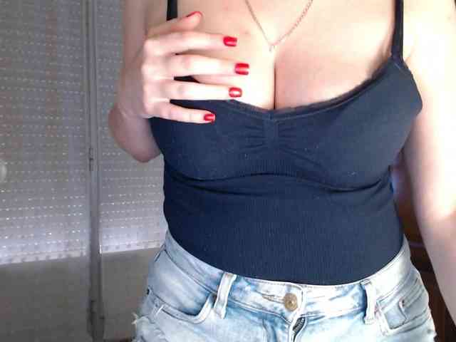 Alina-Lovely webcam