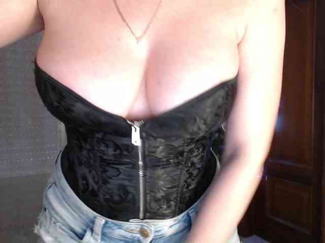 Alina-Lovely webcam