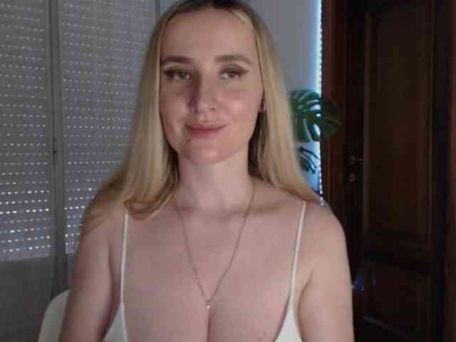 Alina-Lovely webcam
