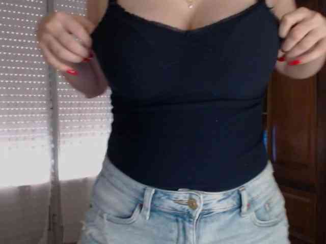 Alina-Lovely webcam