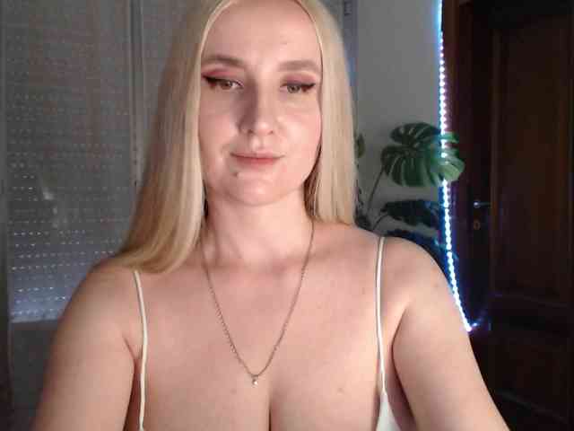 Alina-Lovely webcam