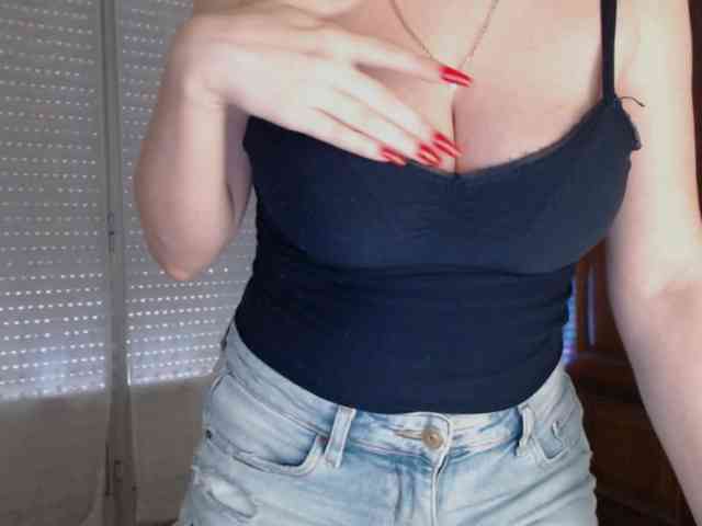 Alina-Lovely webcam