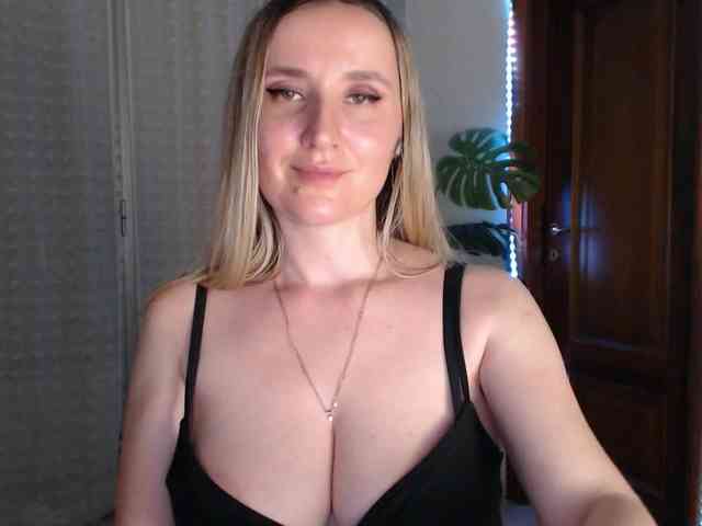 Alina-Lovely webcam