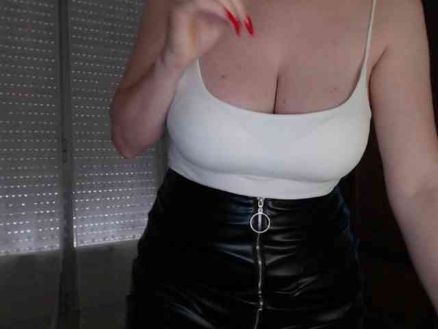 Alina-Lovely webcam