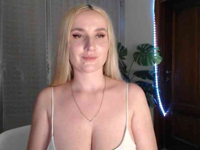 Alina-Lovely webcam