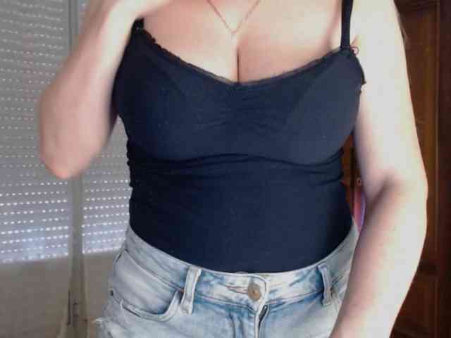 Alina-Lovely webcam