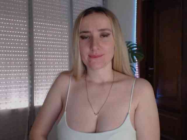 Alina-Lovely webcam